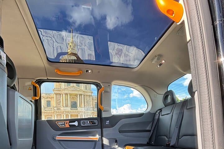 Paris Private Tour in a Classic Electric London Cab