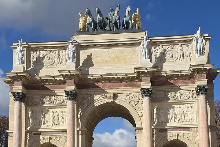 Exterior Tour of the Louvre and the Tuileries Garden