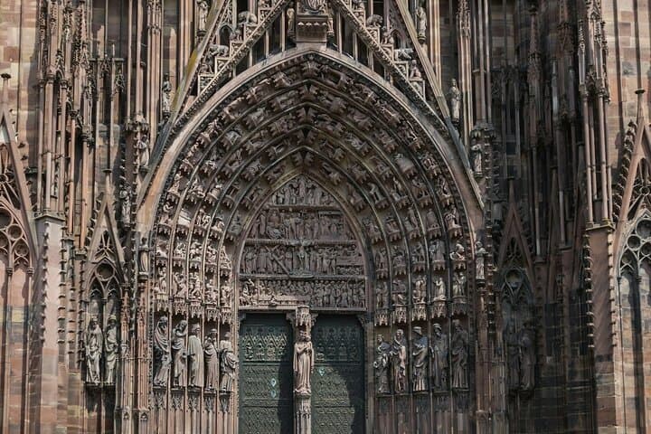 Strasbourg Cathedral audio guide with mobile phone