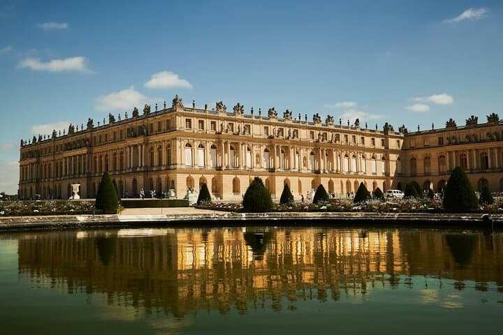 Round private transfer from Paris to Versailles