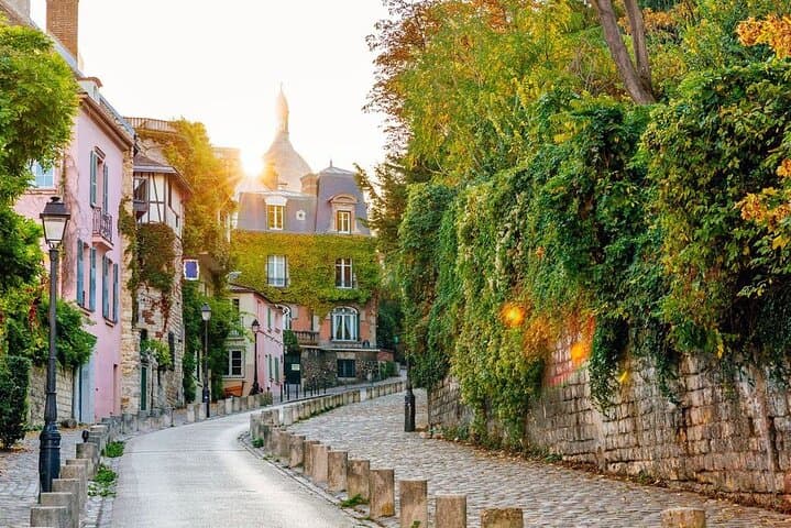 Paris: Private Montmarte And Sacre Coeur with Expert Guide
