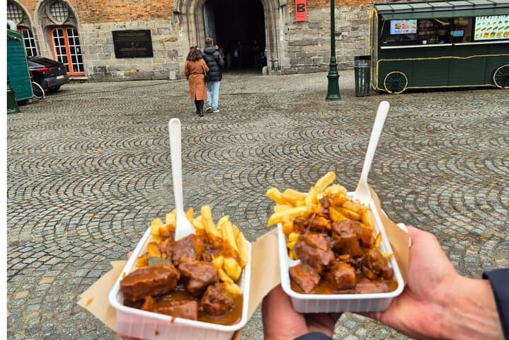 Bruges Day Trip from Paris by Minivan with Canal Cruise Included