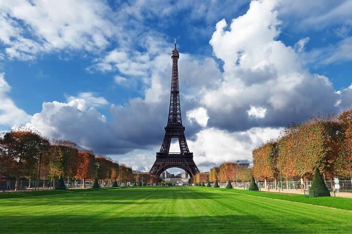 Private transfer one way Paris to DE Airports CDG or ORLY