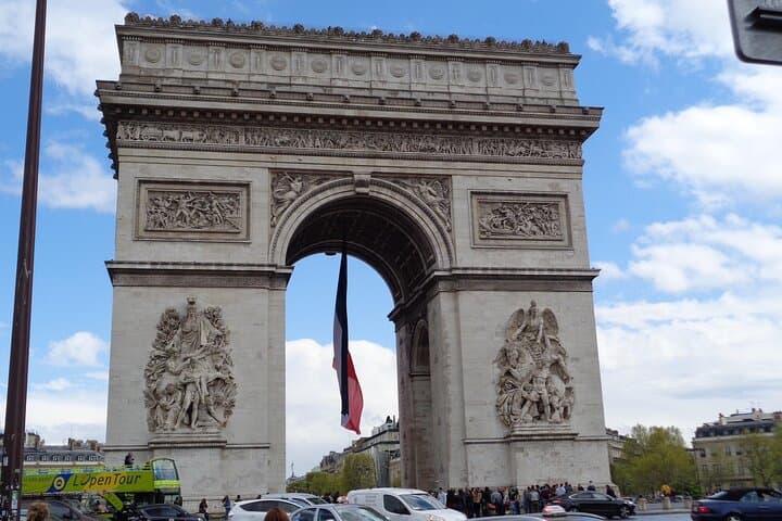 Private transfer one way Paris to DE Airports CDG or ORLY