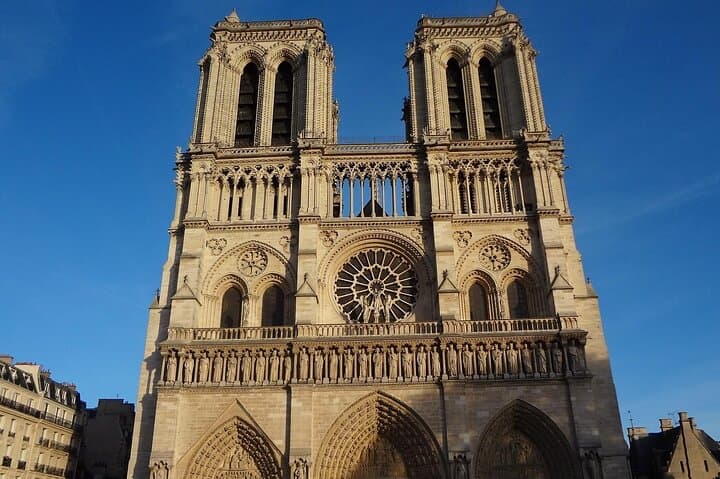 Private transfer one way Paris to DE Airports CDG or ORLY