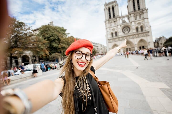 Capture picture-perfect moments with your guide in the heart of Paris.