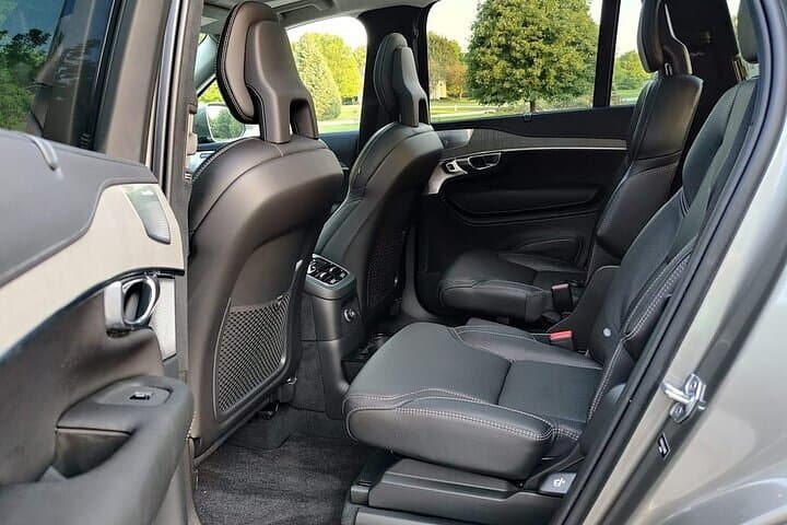 Arrival Transfer BIQ Airport to Biarritz City by Minivan or SUV