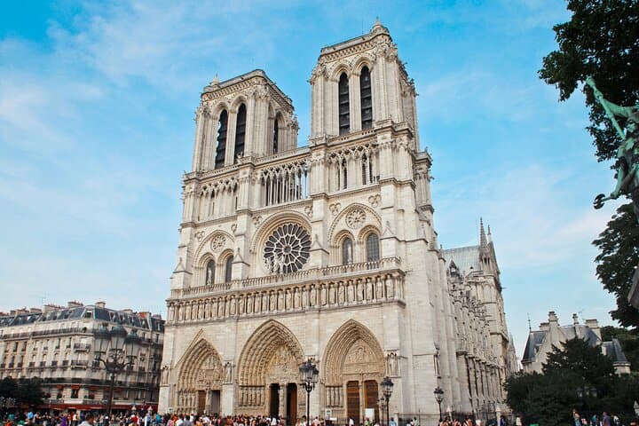 Discover Paris Highlights Adventure with Local Expert