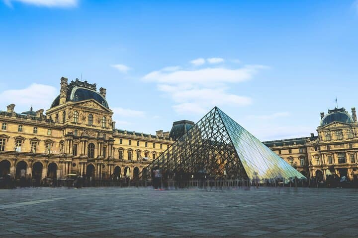 Discover Paris Highlights Adventure with Local Expert