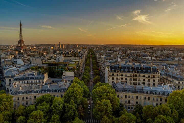 Discover Paris Highlights Adventure with Local Expert