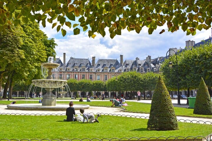 Flavors of Le Marais Guided Walking Tour with Local Tastings