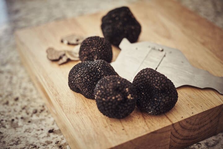 Excursion to Châteauneuf-du-Pape with Truffles and Cuisine and Wines