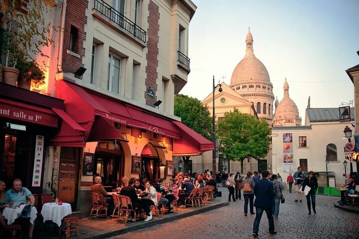 Montmartre Small Group Walking Tour