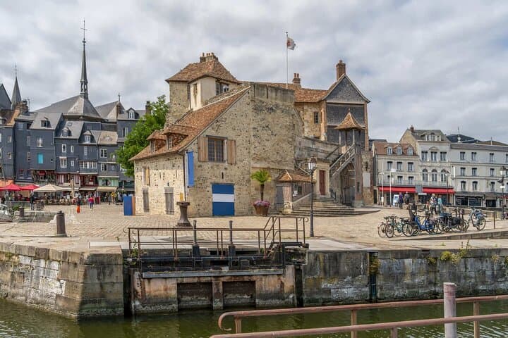 Hello Honfleur: Private 2-Hour Intro City Walk with Local Guide