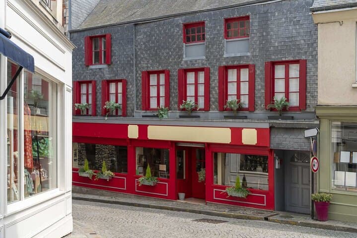 Hello Honfleur: Private 2-Hour Intro City Walk with Local Guide