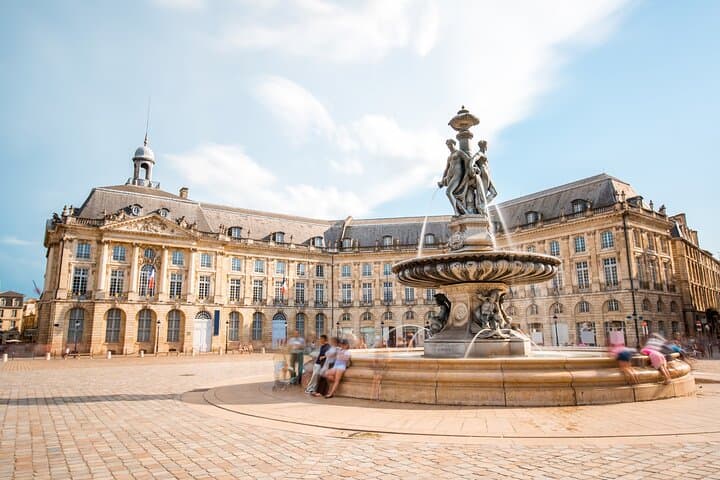 Guided tour history of the port of Bordeaux Vert Bordeaux Place de la Bourse