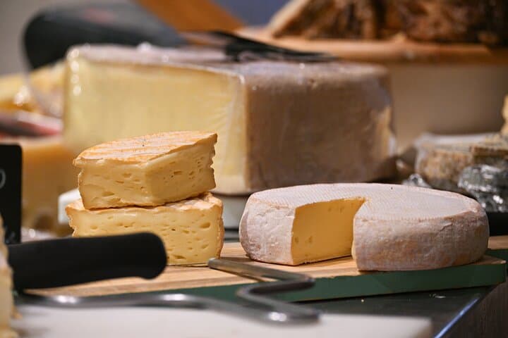 Tasting and Complete Experience of the Terroir - 8 Wines 4 Cheese