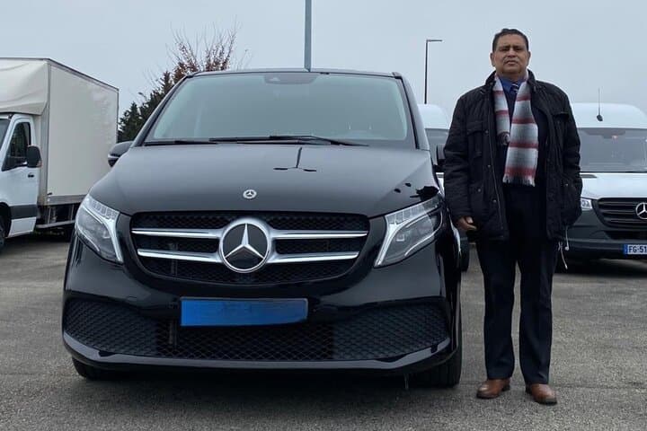 Private 8 hours Paris City Day Trip with Local Driver Guide
