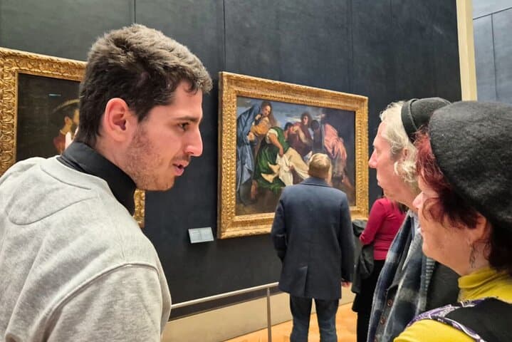 Louvre Museum Must-Sees Small-Group French Guided Tour & Access