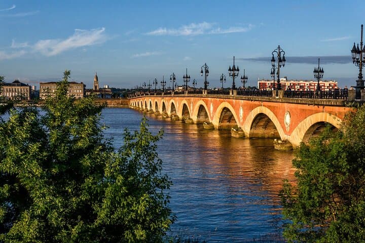 Pont de Pierre over the Garonne: The emblematic panorama of Bordeaux at sunset.