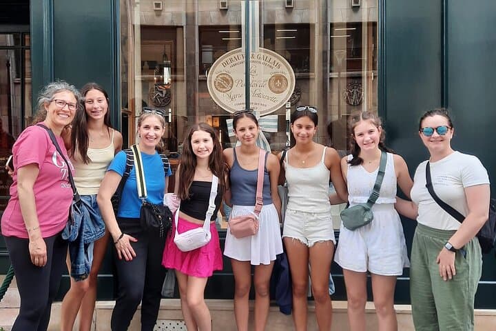 Saint-Germain Private Food and Wine tour with a Gastronomy Expert