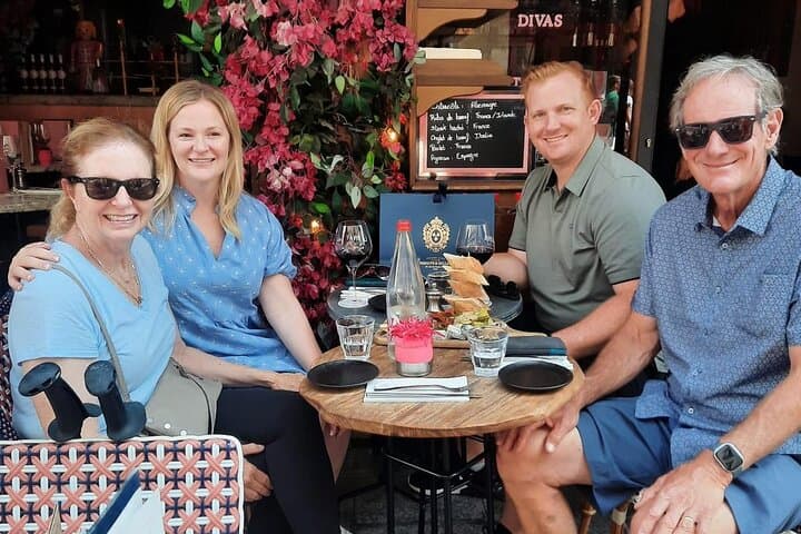 Saint-Germain Private Food and Wine tour with a Gastronomy Expert