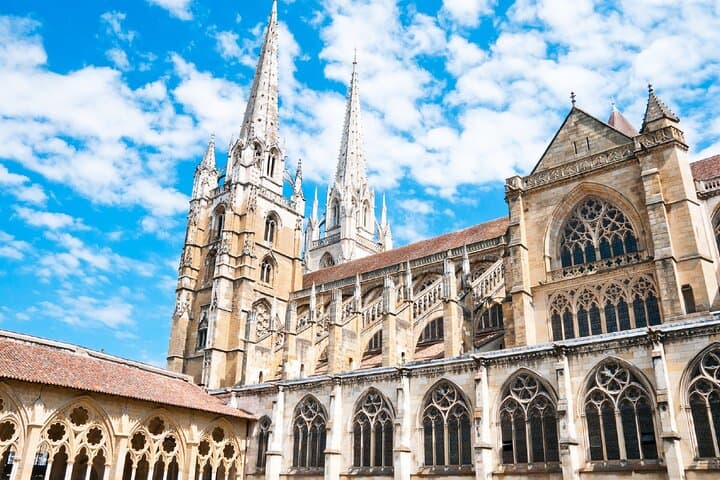 Cathedral of St. Mary of Bayonne: The Gothic masterpiece classified UNESCO.