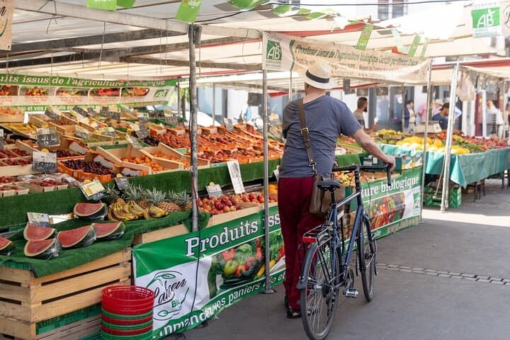Paris’ Tourist Unusual Areas Explored by Safe Guided Sidecar Tour