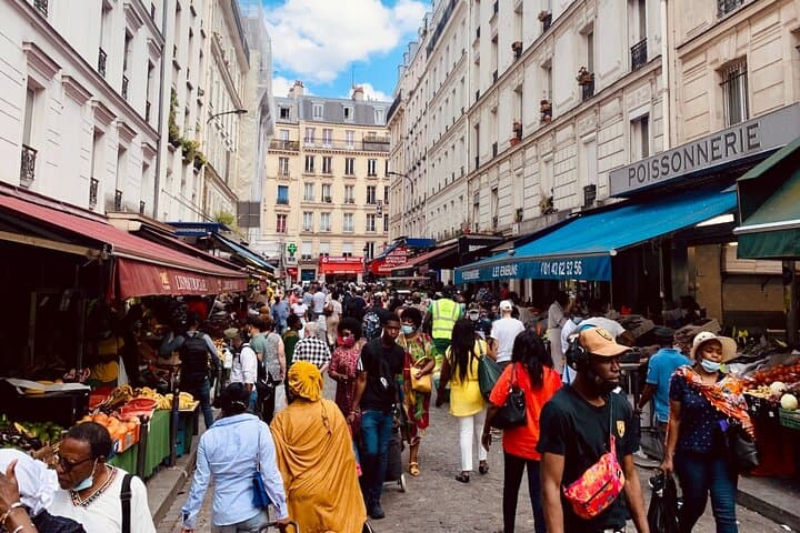 Paris’ Tourist Unusual Areas Explored by Safe Guided Sidecar Tour