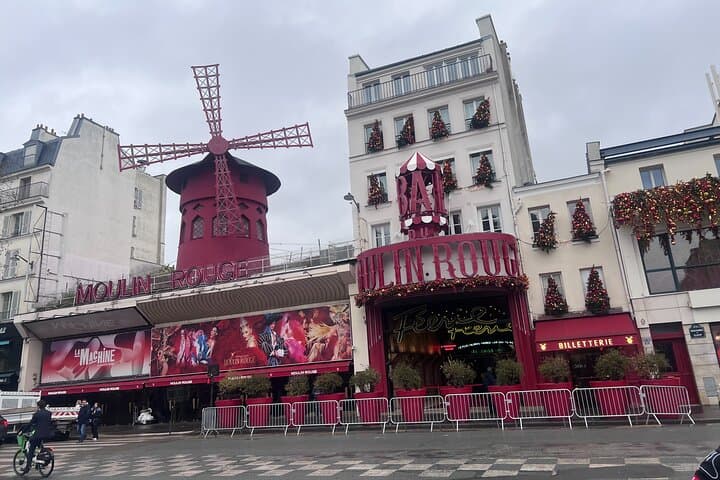 Guided Walking Tour to Montmartre Paris
