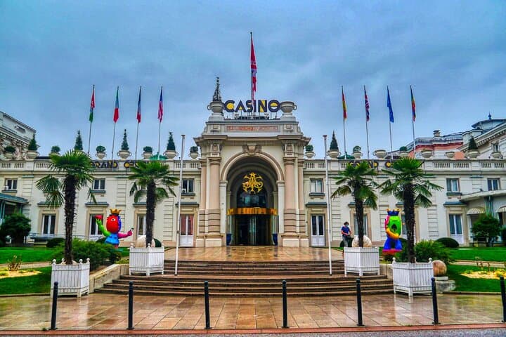 Casino Grand Cercle: The majestic architecture and mosaics of the jewel of Aix social life.