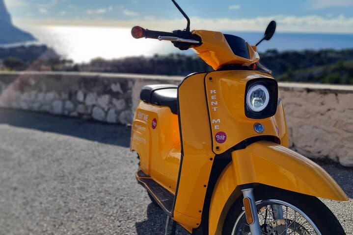 Discovery of Cassis and La Ciotat by electric scooter