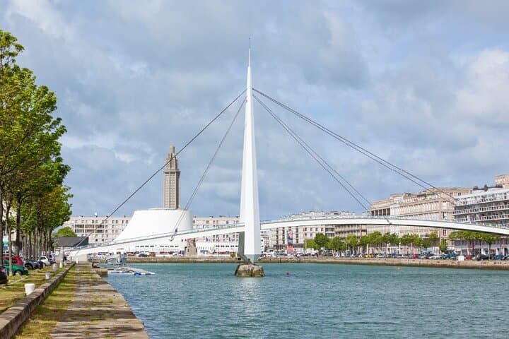 The Volcano and Gateway: Oscar Niemeyer's curved architecture on the Basin of Commerce.