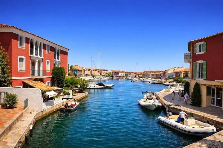 Canals and light · Mediterranean elegance · By the water