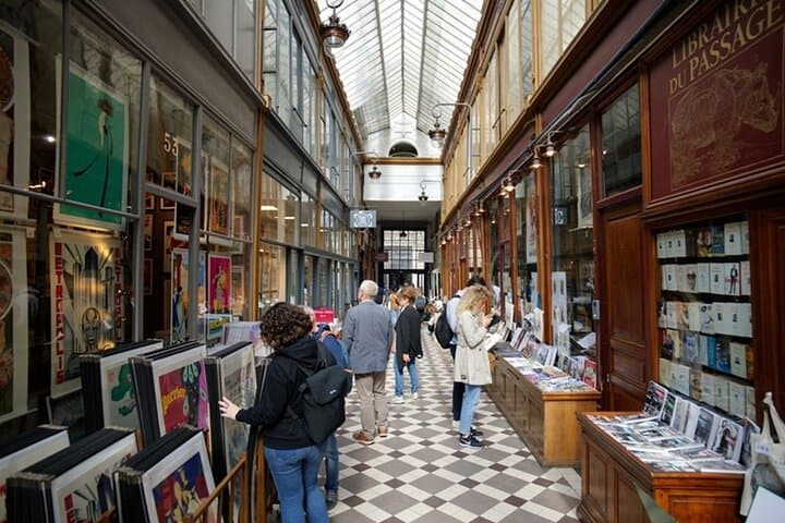 Covered passages of Paris: theatricalized tour in French