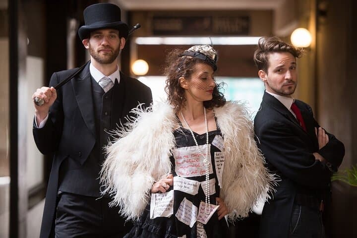 Covered passages of Paris: theatricalized tour in French