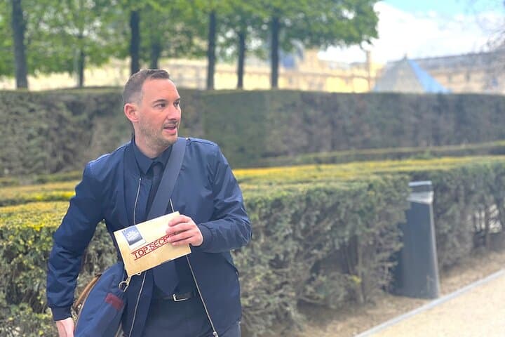 Louvre: French immersive survey tour