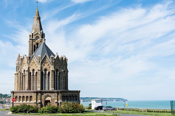 Chapel Notre-Dame-de-Bon-Secours: The sentinel perched on the cliff, offering a unique panorama.