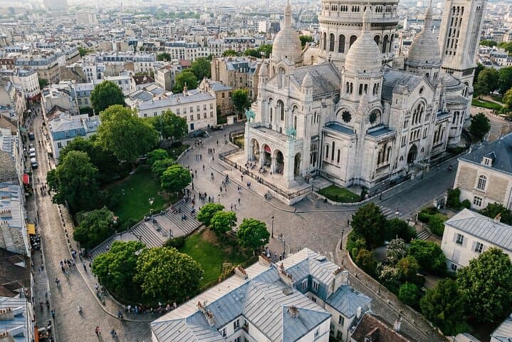 Montmartre Expert-Guided Cultural Walking Tour