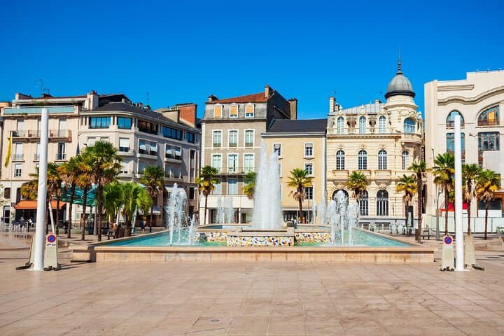 Place Clemenceau: The elegant heart of the city with its fountains and Art Deco architecture.