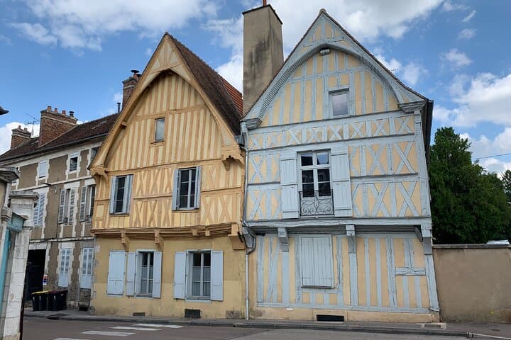 Place Saint-Nicolas: The picturesque charm of the Marine district, formerly the boatmen's district.