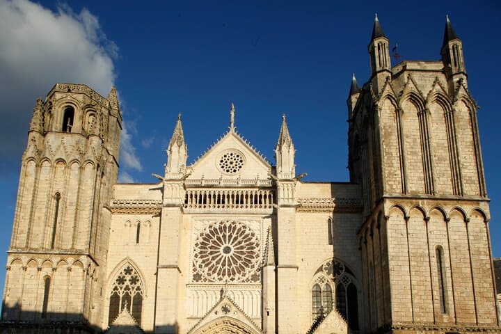 St. Peter’s Cathedral: The monumental façade and its famous rosette, jewel of the Gothic Angevin.