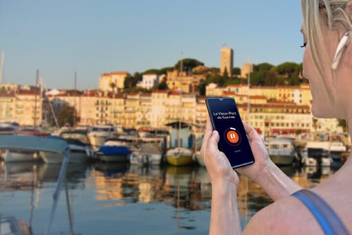 Visit Cannes in freedom: In front of the Old Port, at the foot of the picturesque hill of Suquet.