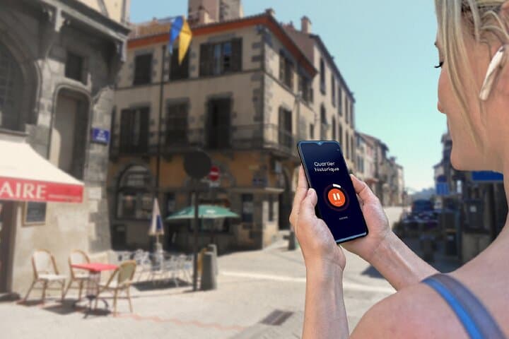 Visit of Clermont in freedom: Stroll through the streets of the old center with its typical dark facades (stone of Volvic).