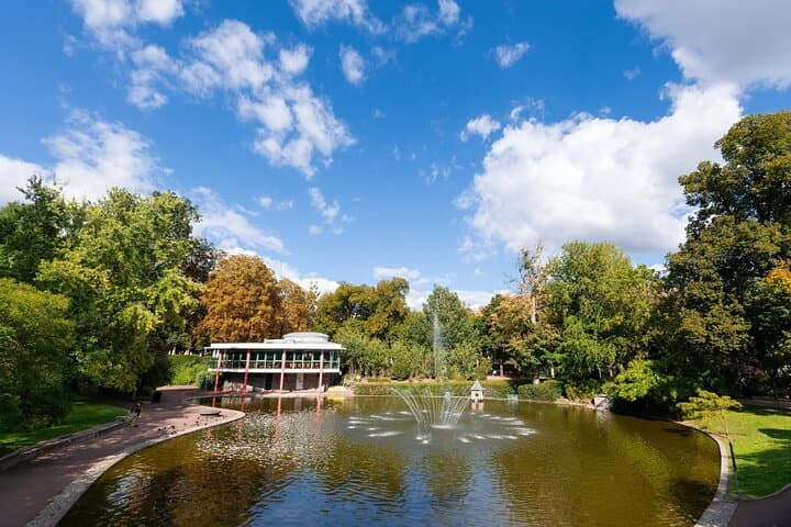 Jardin Lecoq: The green lung of the city, ideal for a bucolic walk by the water.