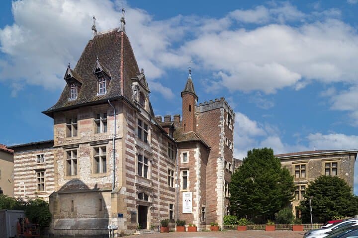 Museum of Fine Arts: The elegance of Renaissance mansions (Hôtels de Vergès and Monluc).