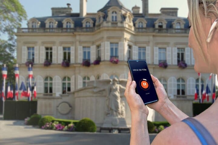 Visit of Épernay in freedom: In front of the City Inn (former Auban-Moët Inn), in the heart of a beautiful landscaped park.