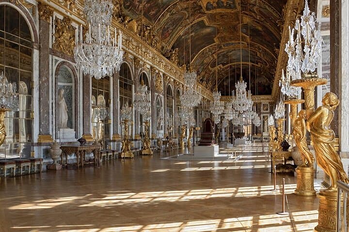 Versailles Palace And Gardens Private Tour with Champagne