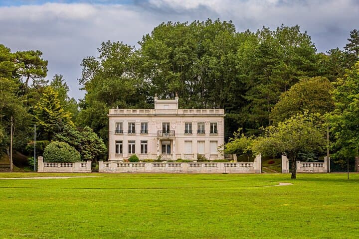 Villa Way Side: A sublime Villa nestled in the heart of the forest, home to Collections of Modern and Contemporary Art.