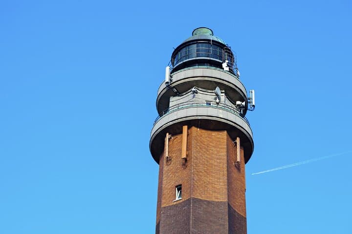 Phare de la Canche: The octagonal red brick tower, designed by architect Louis Quételart, overlooking the entire Côte d'Opale.